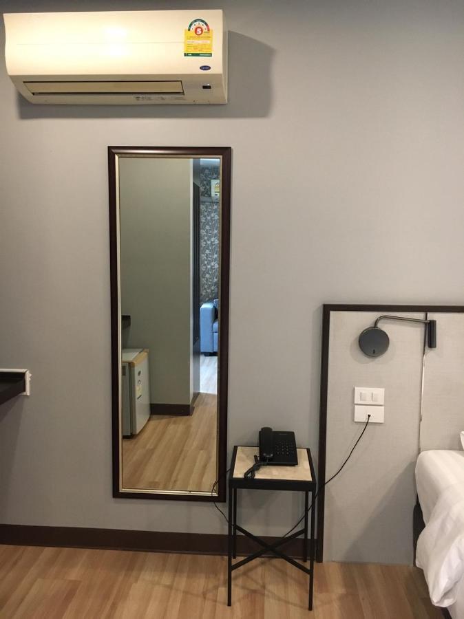 Ywca Hotel Бангкок Экстерьер фото