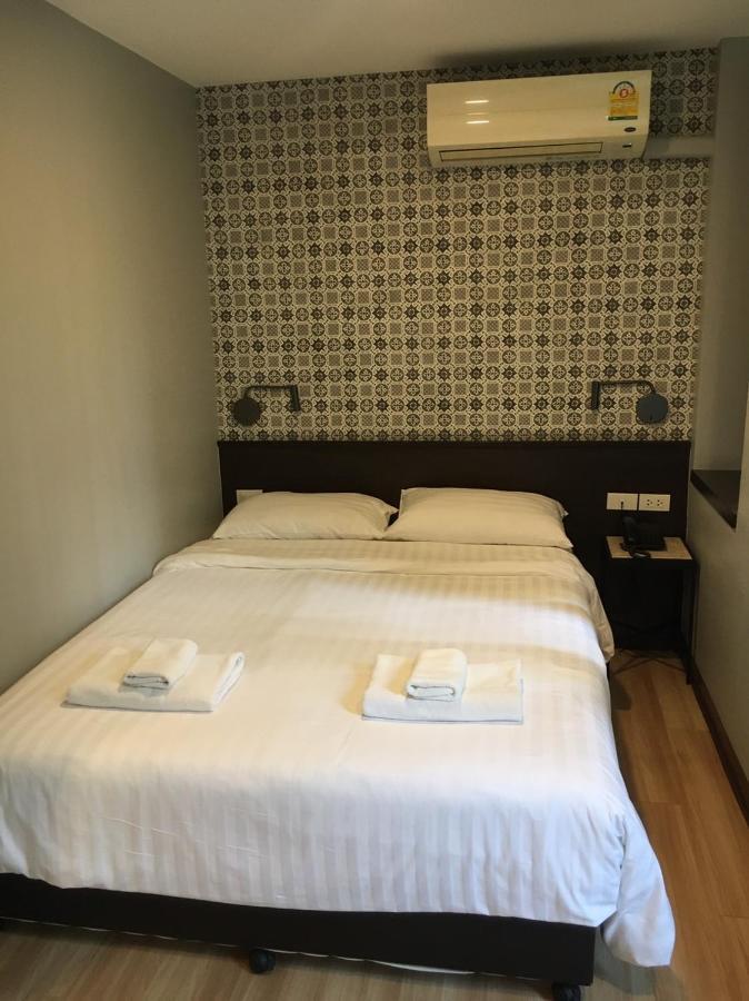 Ywca Hotel Бангкок Экстерьер фото