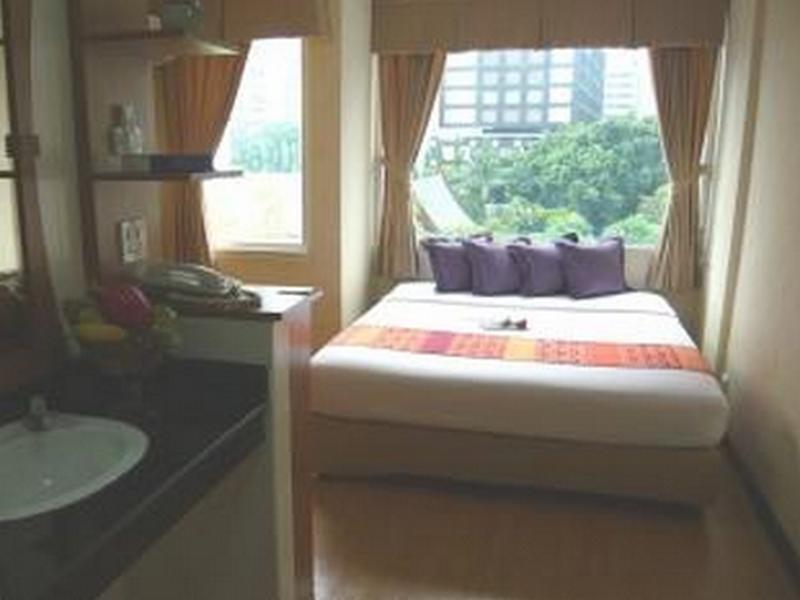 Ywca Hotel Бангкок Экстерьер фото