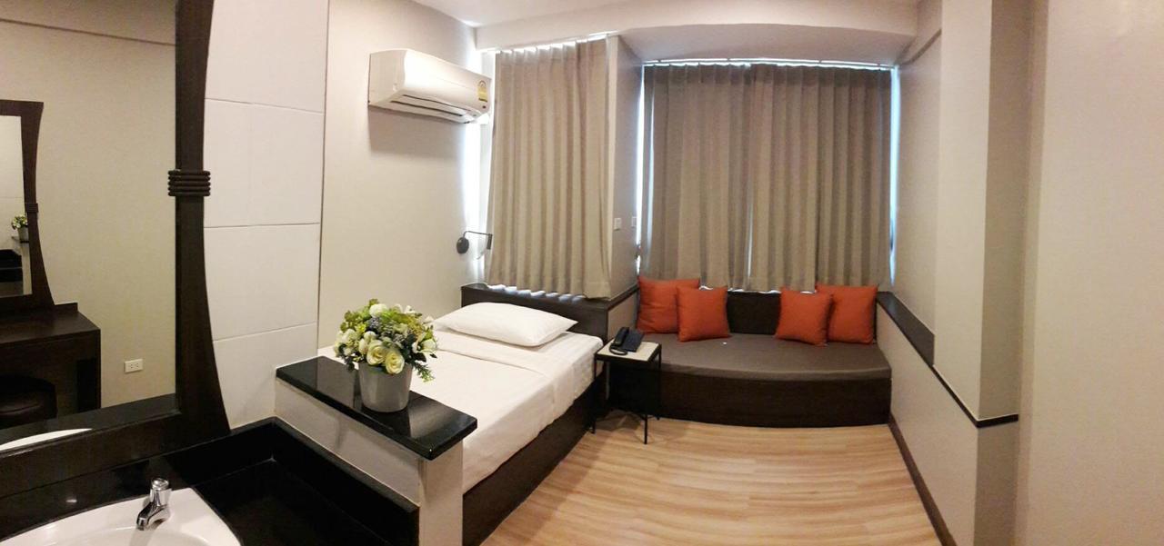 Ywca Hotel Бангкок Экстерьер фото