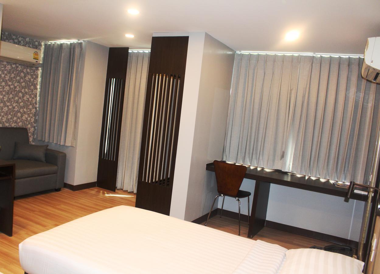 Ywca Hotel Бангкок Экстерьер фото